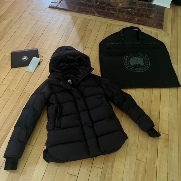 SOLD 🔥AUTHENTIC CANADA GOOSE ALLISTON COAT - Picture 8 of 14